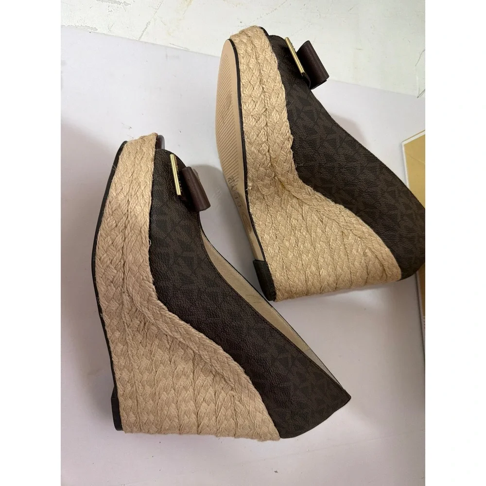 Michael Kors Brown Monogram Peep Toe Wedge Espadrille Sandals Bow 8M NEW